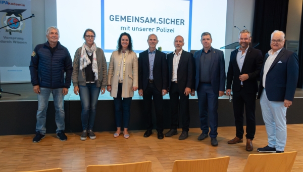 Es gibt nichts Gutes, außer man tut es (Seminarbericht)